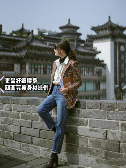 直筒裤 身材五五分的女人,劝你别穿阔腿裤,换成“直筒裤”,更遮肉显高