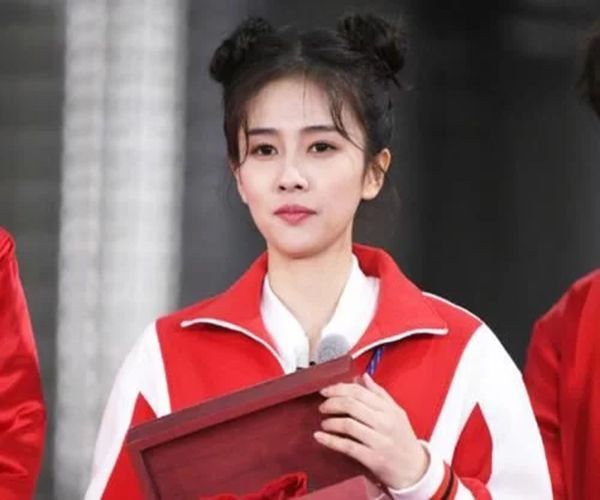 《奔跑吧9》首期录制，宋雨琦缺席，四位飞行嘉宾格外“养眼”