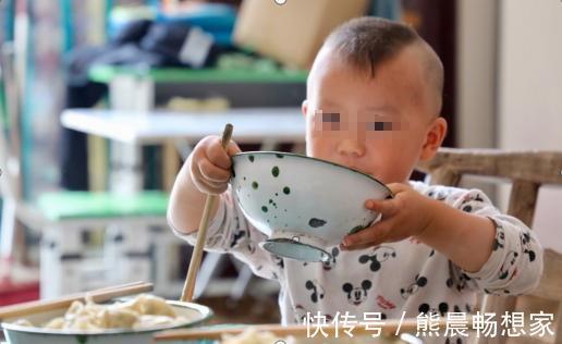 肠胃|这种饭当辅食给孩子吃不适合，没营养还伤胃，很常见