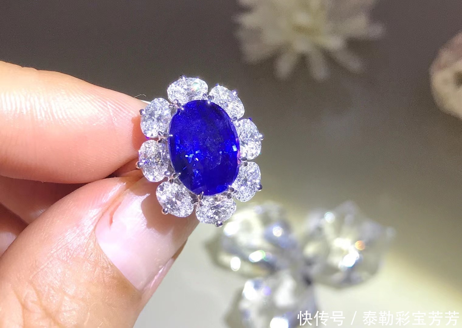 一眼万年的蓝宝石戒指