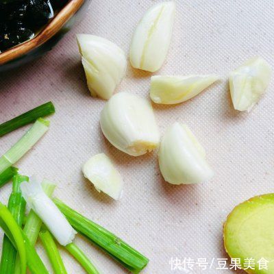 #鲜到鲜得，月满中秋，沉鱼落宴#落宴鱼蒜头大酱酿鱼香