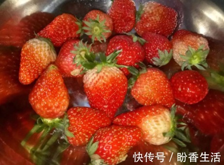 加盐|洗草莓时,只会加盐就错了!教你一招,快速洗净草莓,吃着更放心