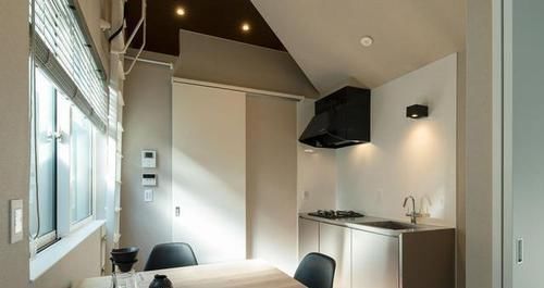 大格局|客厅墙上掏个洞把床装进去,卫生间能供3人同时用,小户型大格局