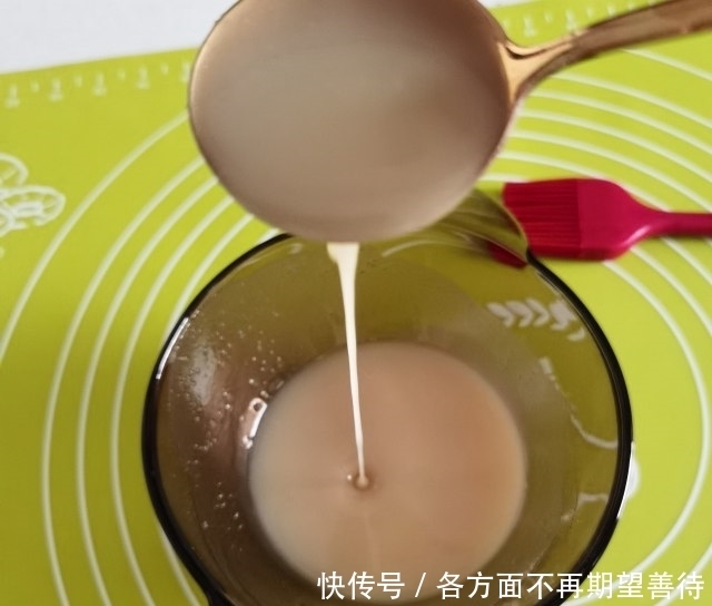 千层杂粮发面饼,外边金黄酥香,里面柔软分层