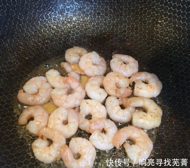 豌豆粒炒虾仁,快手美味小炒,色香味俱全,营养又美味