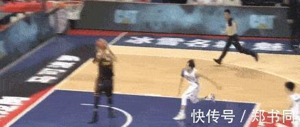 内线|硬汉!沈梓捷嘴角喷血不耽误暴扣,咬纱布作战砍两双