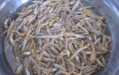 干辣椒|1元1包的香辣小鱼干,原来是这样做的,教你自己做,健康又美味