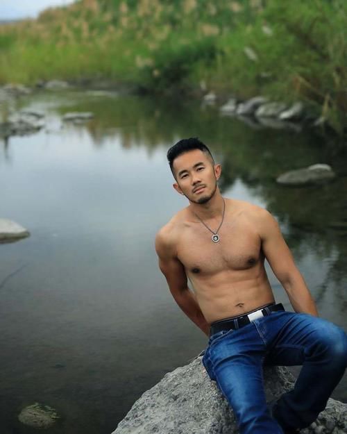 熟男风|胡子型男掀起熟男风,健身+运动塑造精壮的胸肌和质感的腹肌