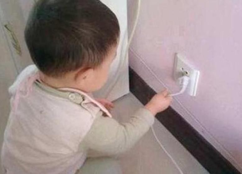 游戏|哥哥为打游戏，把妹妹进行了“捆绑”，给出的理由让爸妈哭笑不得