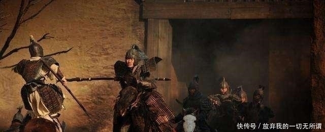 为啥古代的城门都朝里开?朝里开,敌人撞门时不是更容易撞开吗?