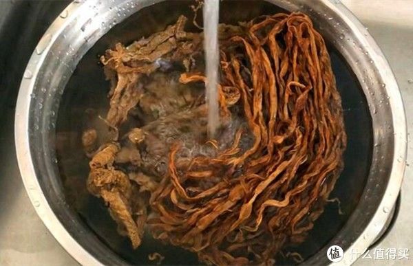  不起眼的菜，晒干后炖一锅上桌就扫光