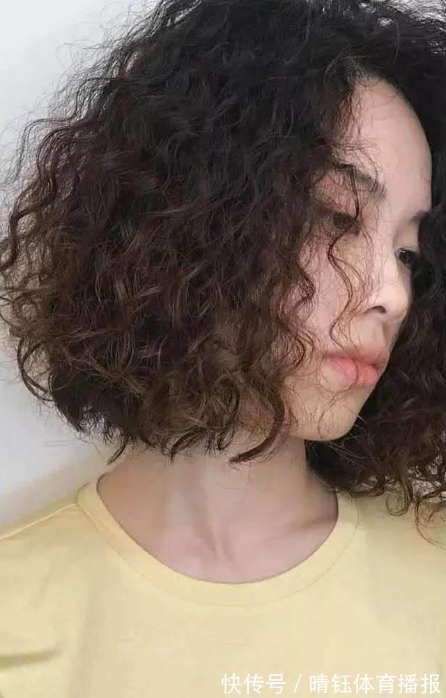 女人 女人过了50岁,不管是白发还是黑发,少弄这些发型,显老没气质