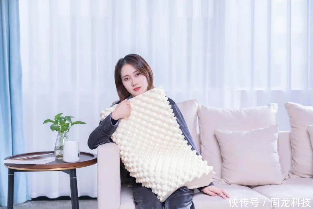 乳胶枕怎么挑?网传把鸡蛋放上去踩不破就是好?