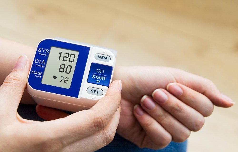 高血压|血压高的人不能吃大蒜？提醒：除了大蒜，还要少碰2种食物