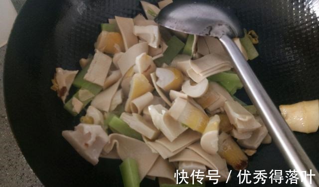 开胃又下饭的鱼香双笋,做法简单,味道鲜美还营养!