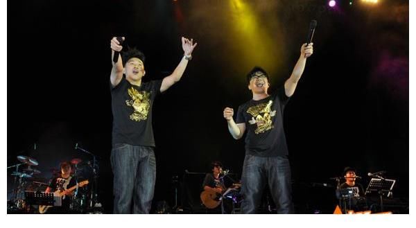 好聲音|歐陽靖和好聲音導(dǎo)師陳奐仁的親密合照