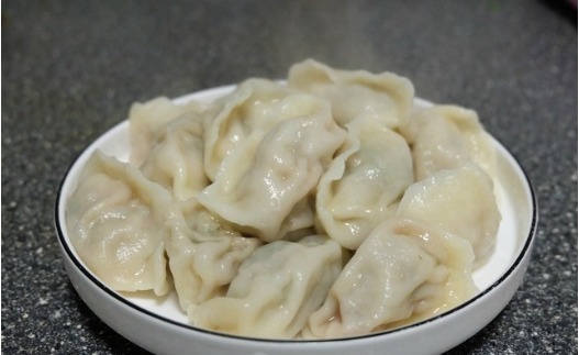 猪肉芹菜馅|冬天最爱吃饺子,妈妈这么调馅,连挑食的女儿都爱吃了!