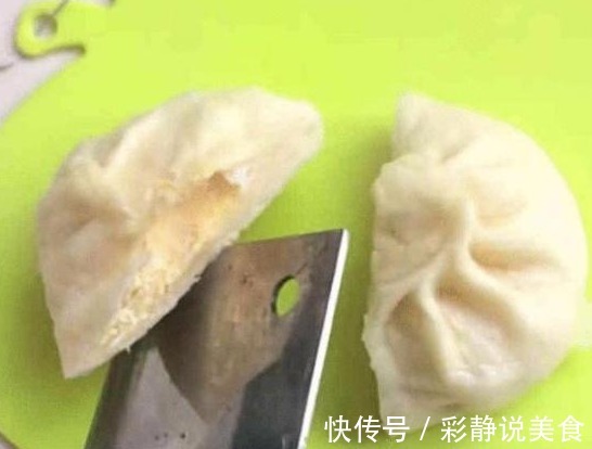 网上很流行的“蛋黄包”,老婆尝试蒸了一锅,切开后“懵”了