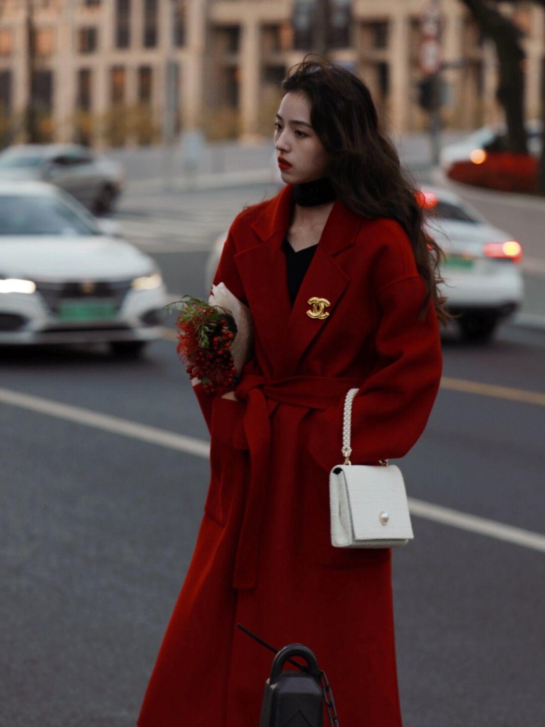 黄黑皮|见过世面的女人,衣橱里都会有“大衣”,简约高级才最美