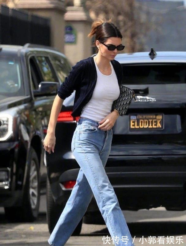 小脚裤 放弃小脚裤吧,今年流行的是“豆角裤”,时髦显瘦,怎么穿都好看!