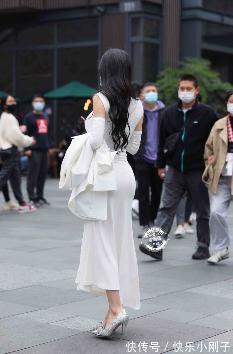 连衣裙 时尚靓丽的连衣裙装扮尽显个性独特,简约也是一种美,简单大方