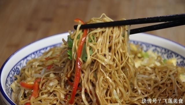 绿豆芽|面条不要再水煮着吃了,换种做法,天天吃都不腻,比水煮好吃10倍