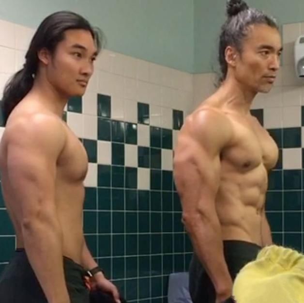 杠铃片|50岁大叔练习1万次引体向上后,背部成了这样