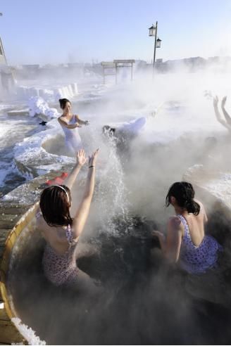 观鹤|一路向西“嘻”游龙江！观鹤、泡汤、滑雪……花式打开惬意度假模式