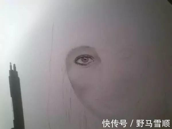 维也纳$身残志坚:没有双手的他,画出令人惊叹的铅笔肖像