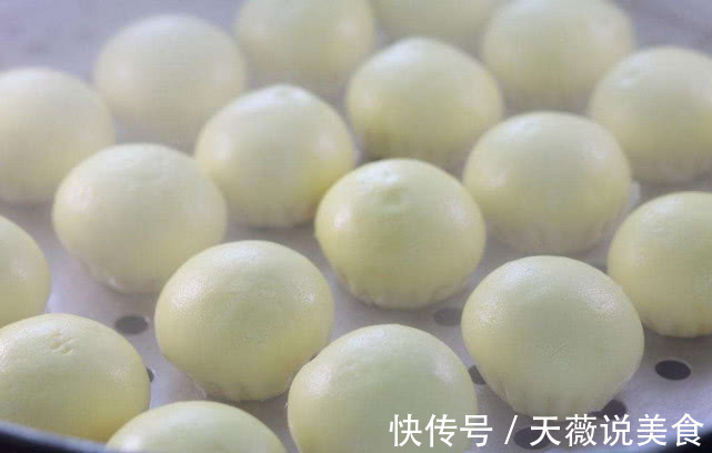 蒸包子切记不可直接上锅蒸,多加“这一步”,包子松软香甜美味!