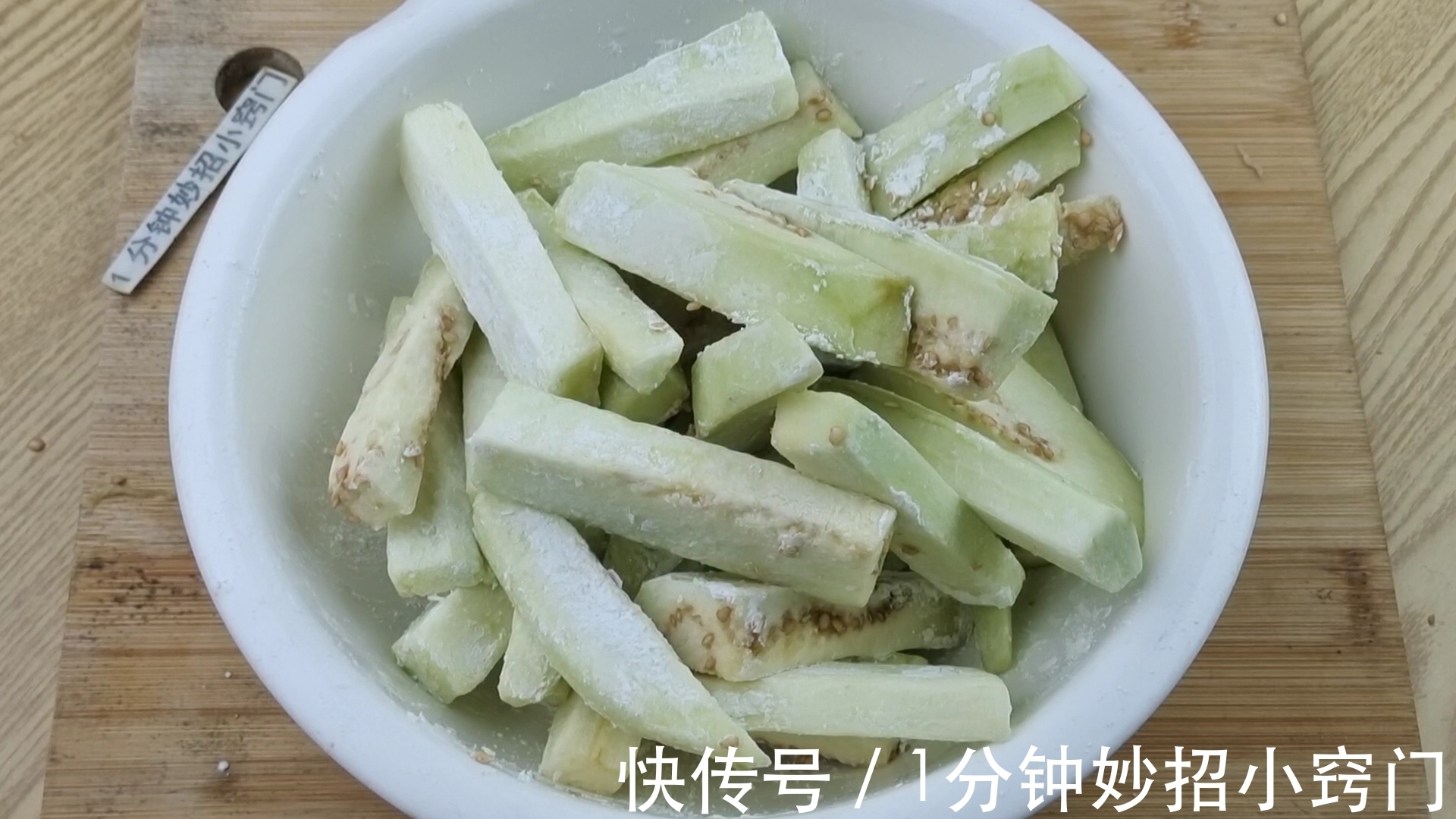 调味汁|1个茄子,3个土豆,教你解馋下饭菜,一锅米饭不够吃,比吃肉还香