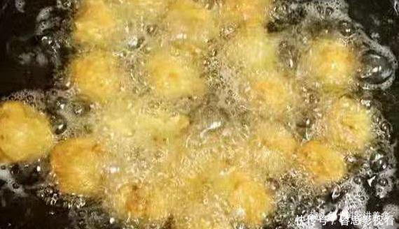 香酥肉丸子,一炸就糊学会三个妙招,丸子外酥里嫩,美味极了