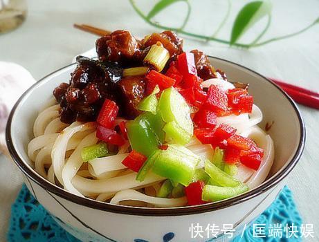 炸酱面|做炸酱面，放黄豆酱还是甜面酱？多数人做错了，难怪不香不好吃