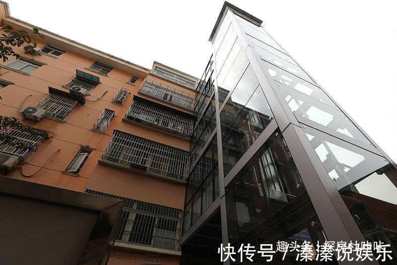 隐私性|老房子加装电梯有争议“新方案”出现,楼上楼下终于不用吵了