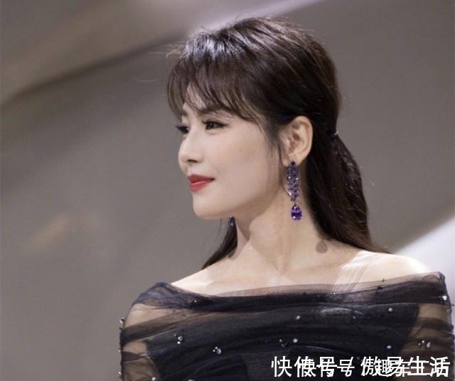 主办方|金鹰节何炅再现神救场,秒速化解突发状况,任达华连说谢谢!