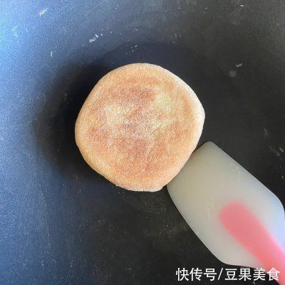 快手|#巨下饭的家常菜#快手早餐汉堡你这么做，保证最正宗