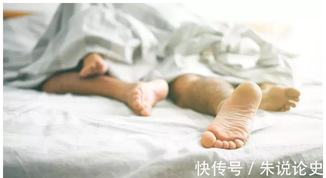 莉莉|“妈妈,你为什么趴在爸爸身上?”这位母亲的回答让无数家长点赞