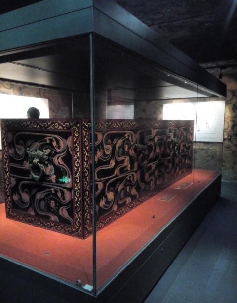 南越国|实拍南越王博物馆文物:历史上最早皇帝金印,叹为观止的丝缕玉衣