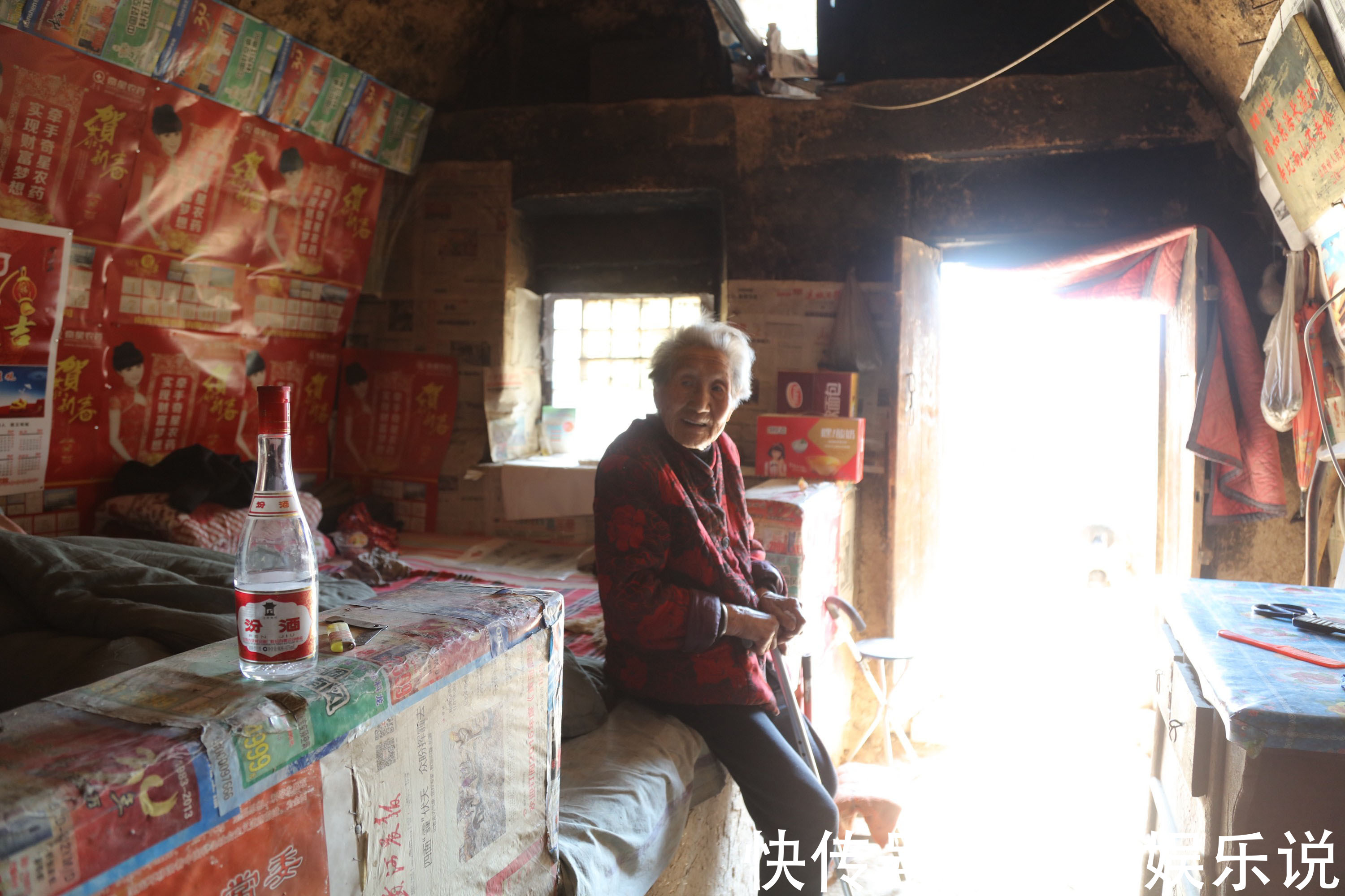 门帘|109岁老人无儿无女独居窑洞,还能穿针引线,20年离不开一样东西