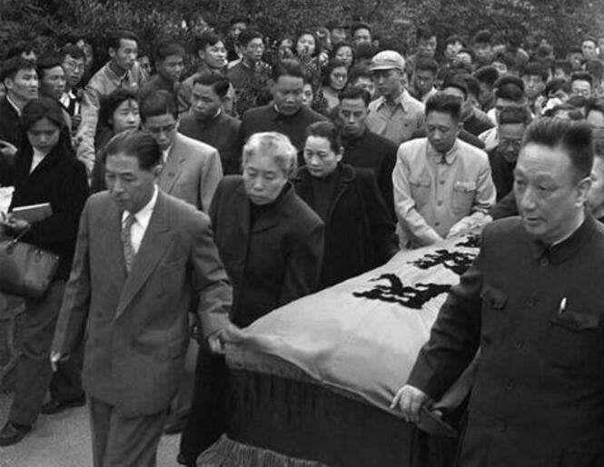 治丧|鲁迅逝世:宋庆龄亲自主持治丧委员会,亲买墓地,亲购棺木