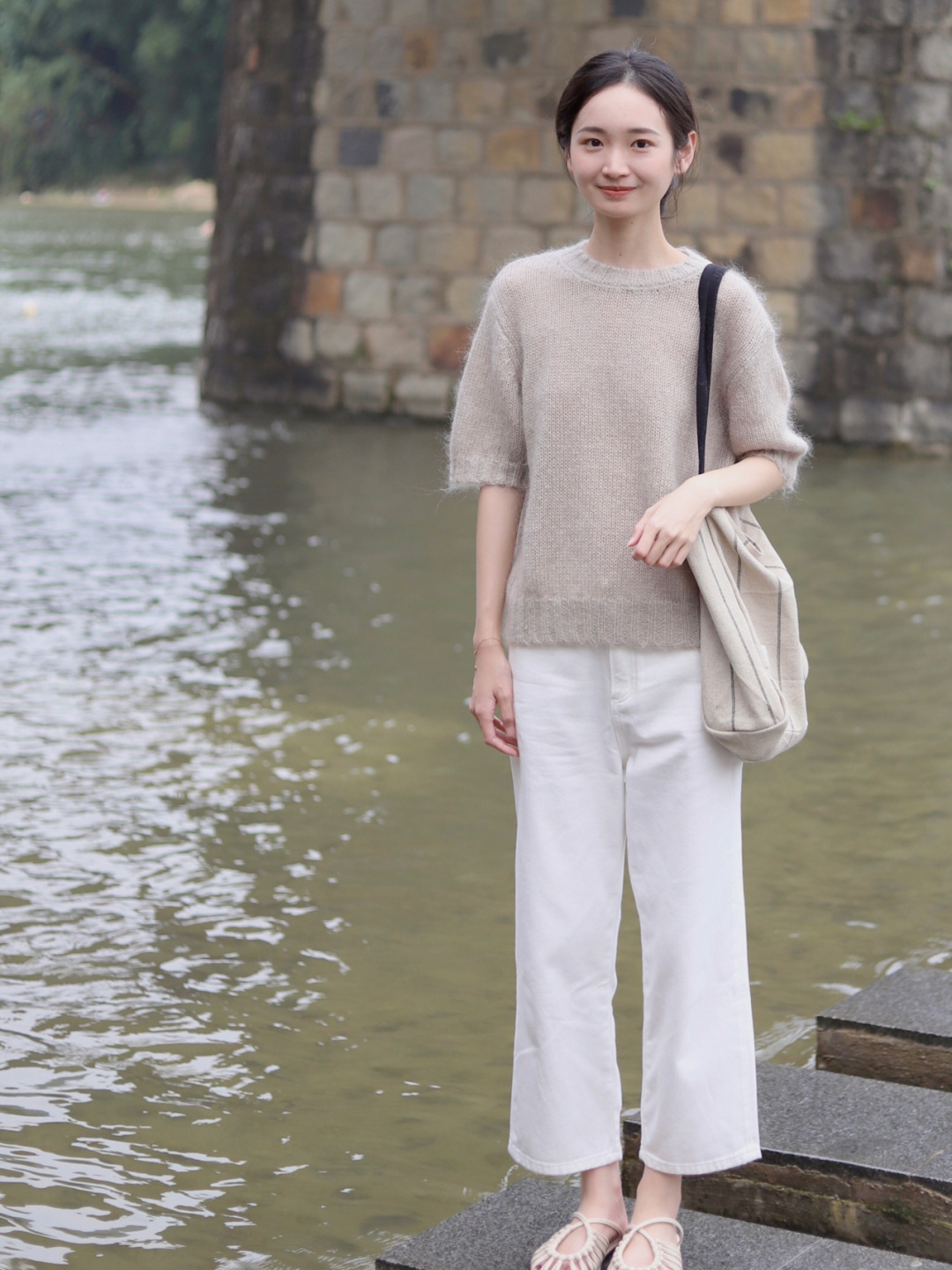 洋气|秋天，“针织衫”的高级穿搭是这样的，实用百搭还洋气，高级精致