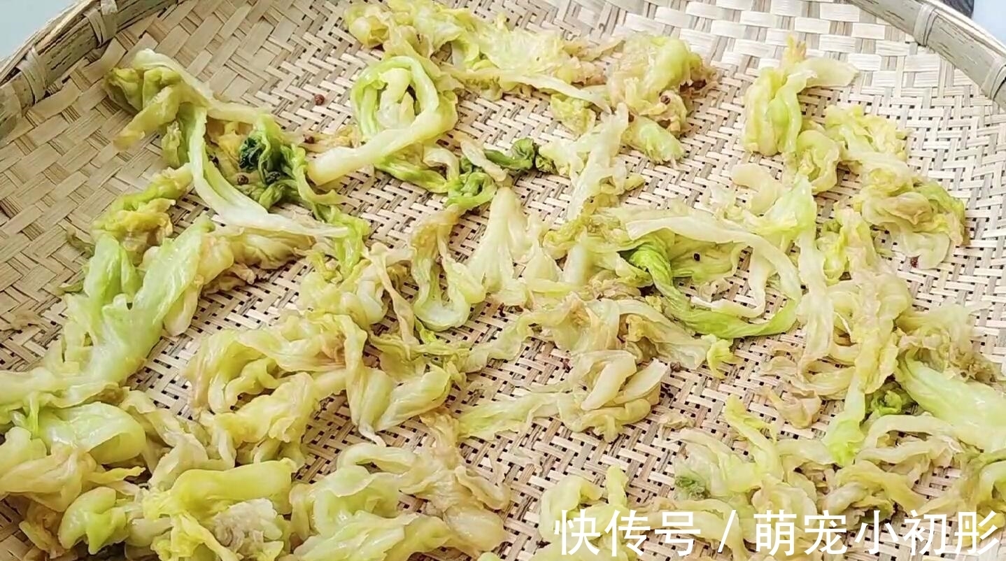 回锅肉特巴适|这食材市场上最便宜，8毛钱一斤，晒干后加这料， 炒回锅肉特巴适