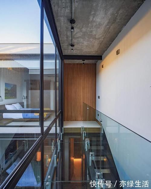 豪车|老房扒掉盖栋别墅，115平带车库放豪车，花300万村里人都说出息了