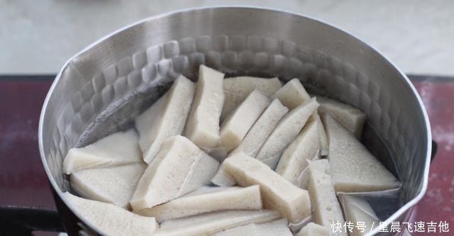 千叶豆腐就用红烧的做法,简单快手,鲜香美味,软嫩入味比肉好吃