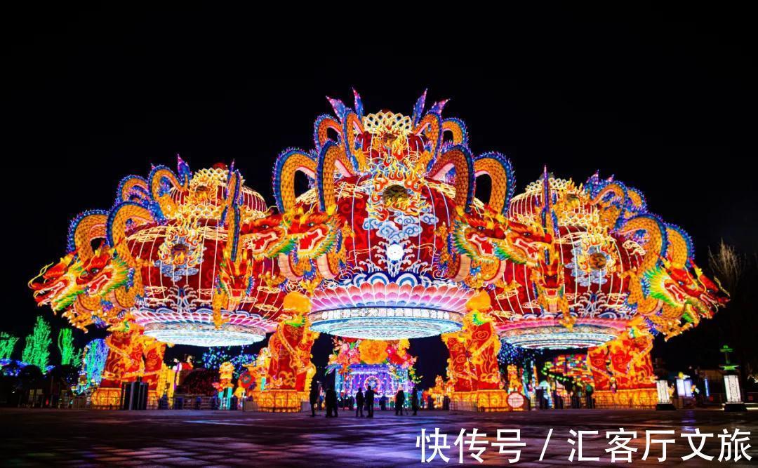 井盐|去年才通高铁,这座“十八线”国内小城,凭什么就火到了国外?