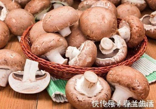 买香菇时，别只会挑个头大的，学会3个小技巧，保证新鲜又好吃