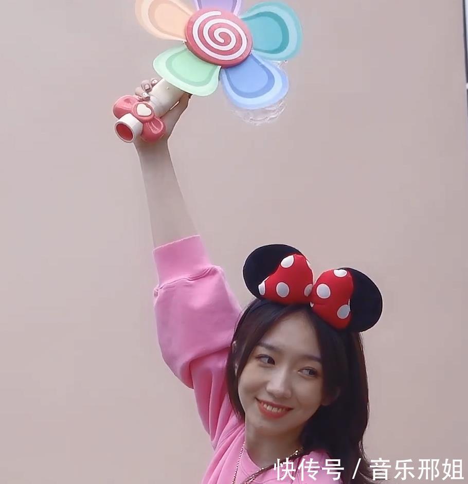 孟美岐 你谁啊当孟美岐开始“模仿”吴宣仪后我的心脏有点受不住