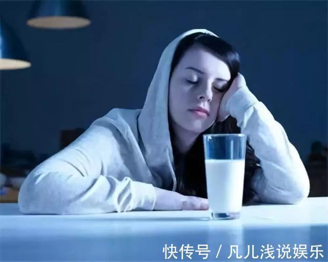 肝脏|几点睡觉才算熬夜？医生：不是11点，不是12点，很多人都搞错了