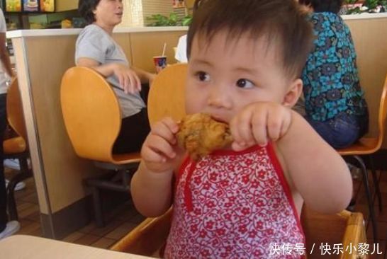 给宝宝吃辅食,别做错3件事,看似对宝宝好,实则很伤身,要知晓