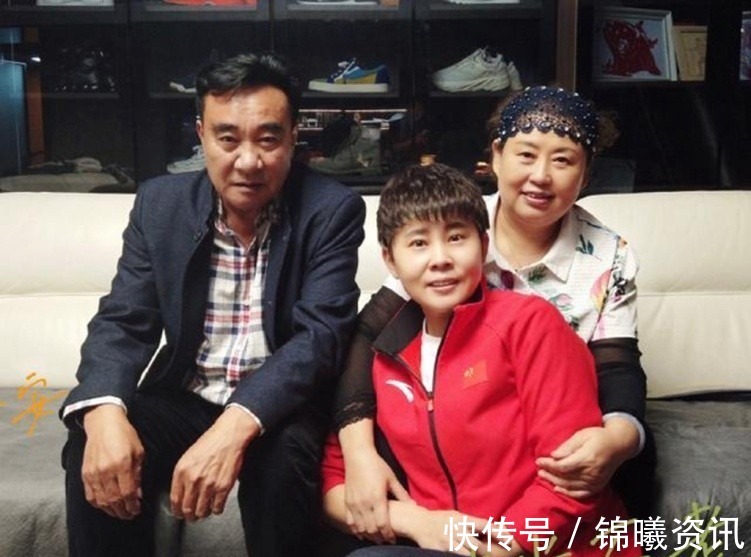 全家福|罕见！中国短道速滑“大魔王”王濛晒全家福：一家三口其乐融融